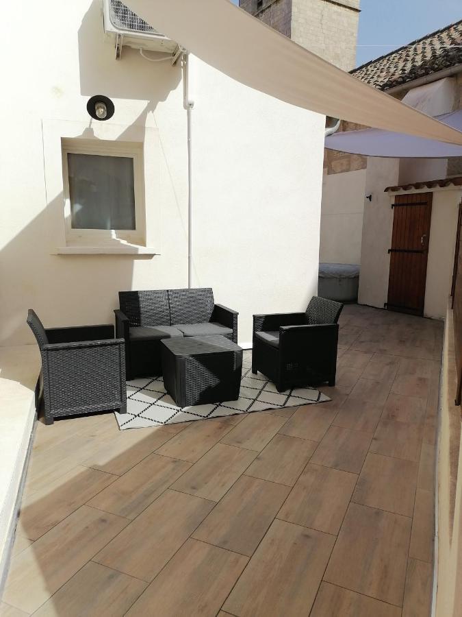 Les Toucans Sous Le Clocher. Appartement, Terrasse Et Spa. Béziers Dış mekan fotoğraf